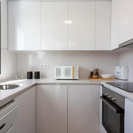 Apartment Atico En Paseo De Reding By Rent Me